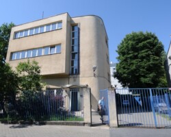 Ekspertyza budynku rozdzielni telefonicznej przy ul. Dąbrowskiego w Warszawie wraz z projektem modernizacji budynku. Ekspertyza budynku rozdzielni telefonicznej przy ul. Dąbrowskiego w Warszawie wraz z projektem modernizacji budynku.