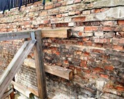 Ekspertyza techniczna uszkodzonego muru oporowego przy ul. Tamka w Warszawie i ze wskazaniem metod napraw. Ekspertyza techniczna uszkodzonego muru oporowego przy ul. Tamka w Warszawie i ze wskazaniem metod napraw.